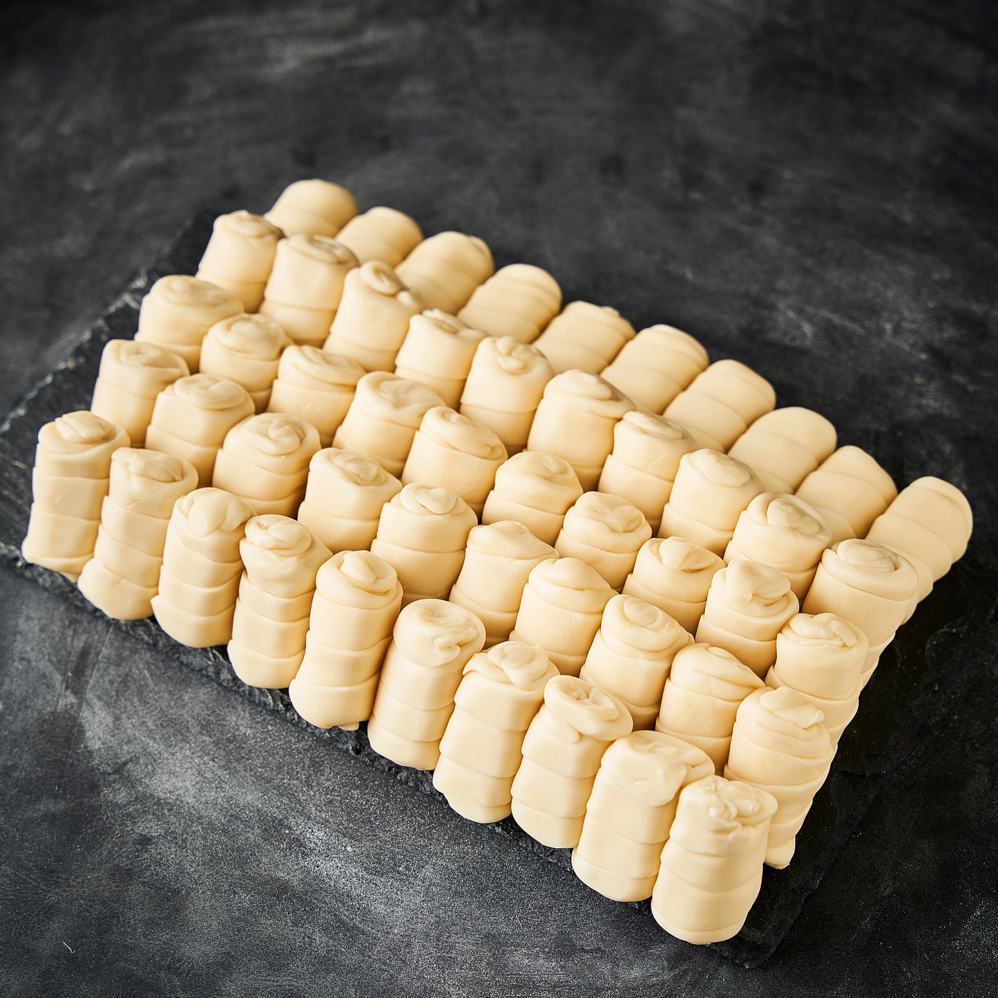 Mini Tequeños de Queso Bandeja 50 Unidades (5 cm) palitos de queso para fiesta.